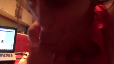 Učenica siše bratov kurac dok nema nikoga kod kuće