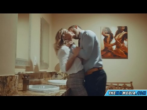 ❤️ Kad te prsata plavuša zavede u javnom zahodu Super porno kod nas ❌